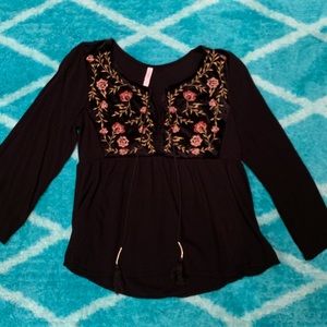 Floral blouse!🖤